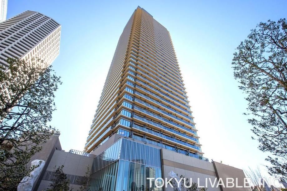2LDK apartment in Shinjuku Ward, Tokyo - Photo 1
