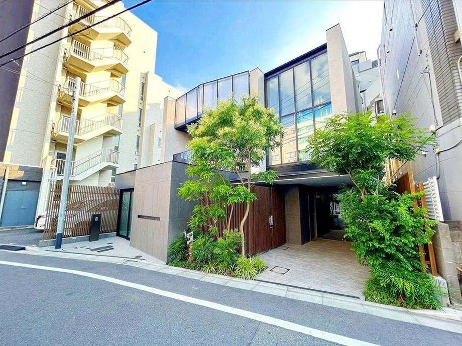 3LDK apartment in Nakano Ward, Tokyo - Photo 1