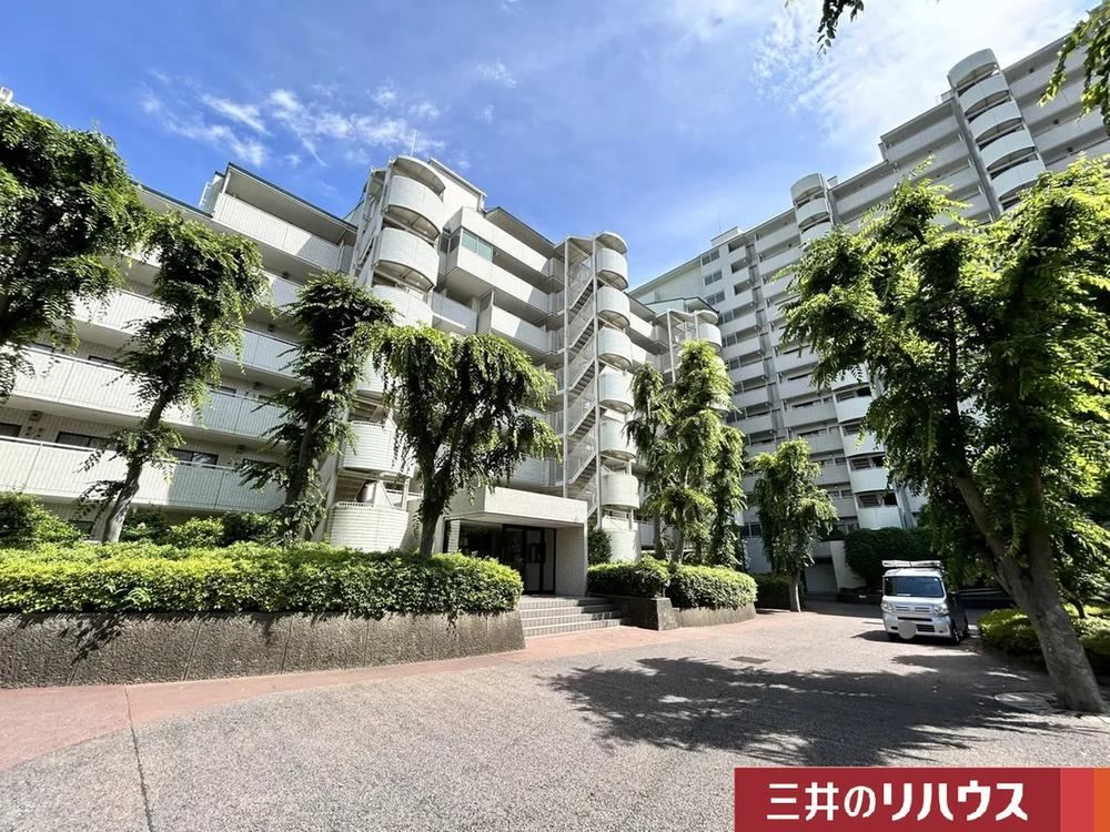 3LDK apartment in Komae, Tokyo - Photo 1