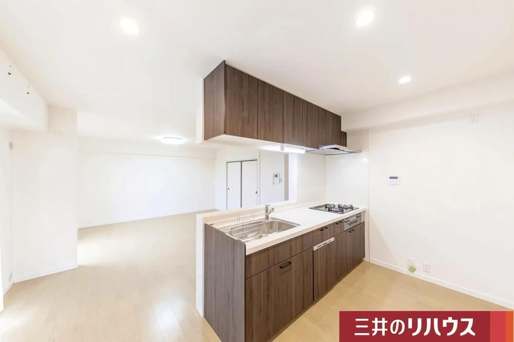 2LDK+S apartment in Hirakata, Osaka - Photo 1