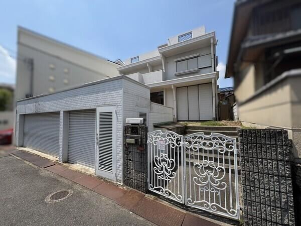 5LDK house in Hirakata, Osaka - Photo 1