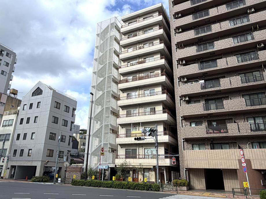 2DK apartment in Bunkyo Ward, Tokyo - Photo 1