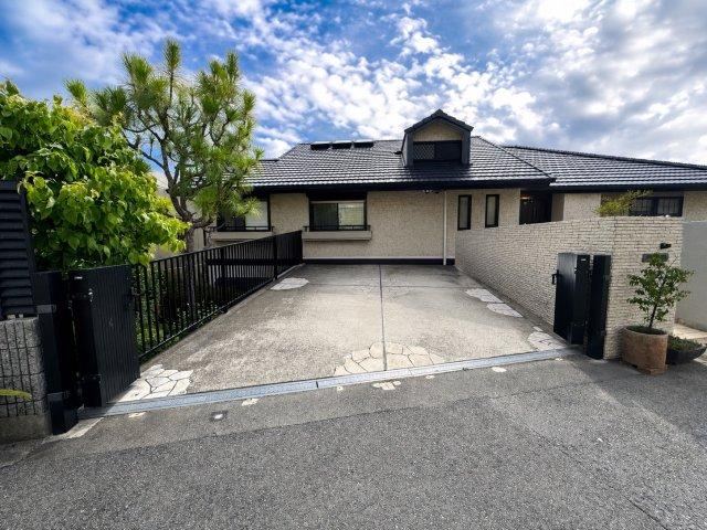 6LDK house in Ashiya, Hyogo - Photo 1