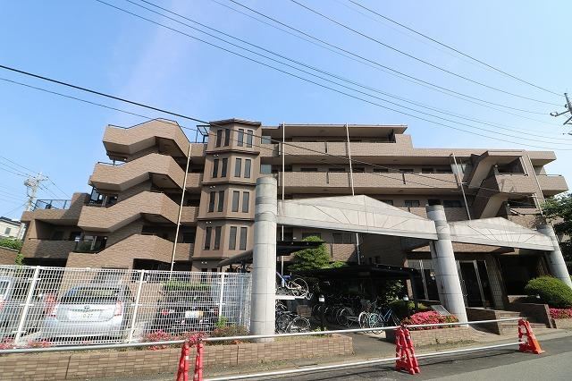 3LDK apartment in Fuchu, Tokyo - Photo 1