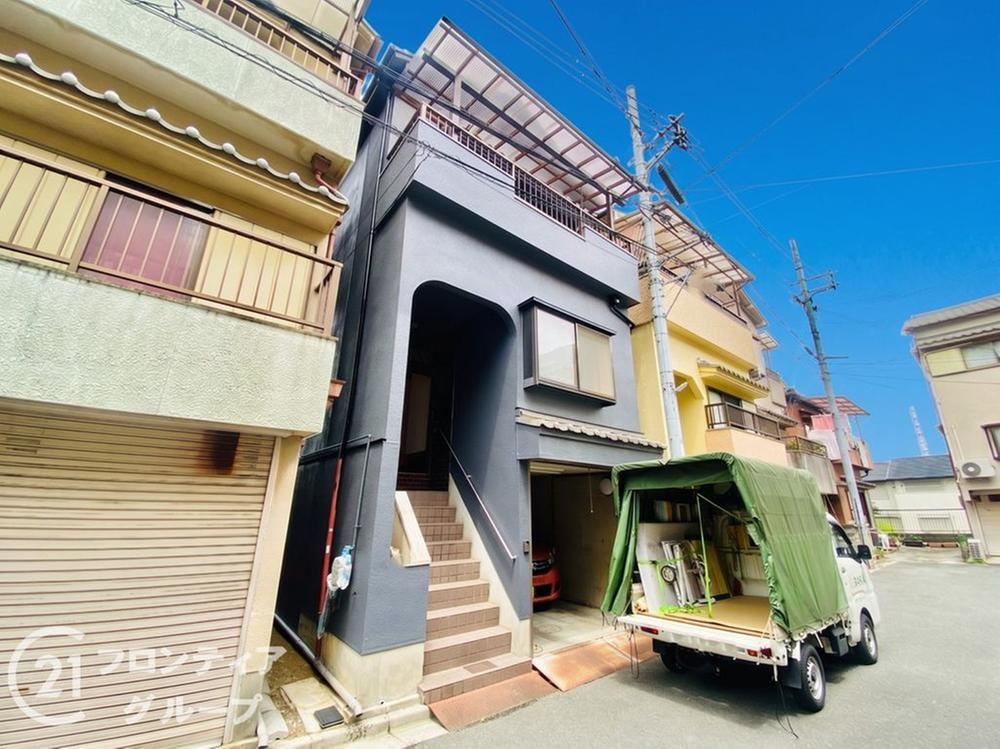 4LDK house in Shijonawate, Osaka - Photo 1