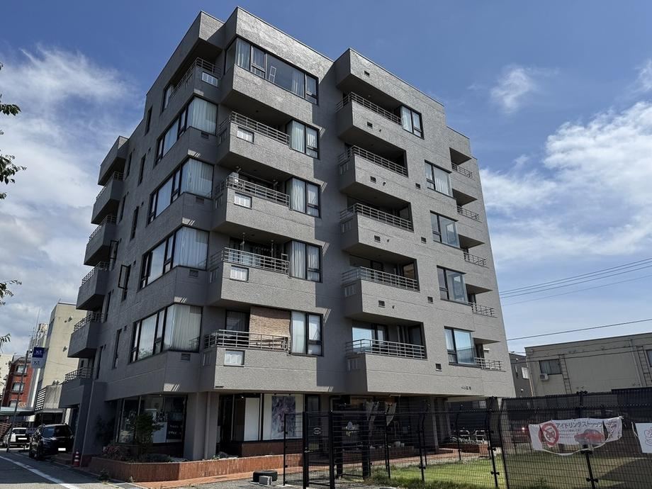 3LDK apartment in Kanazawa, Ishikawa - Photo 1