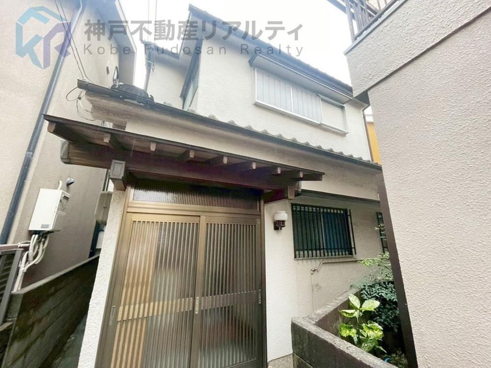 3DK house in Nishinomiya, Hyogo - Photo 1
