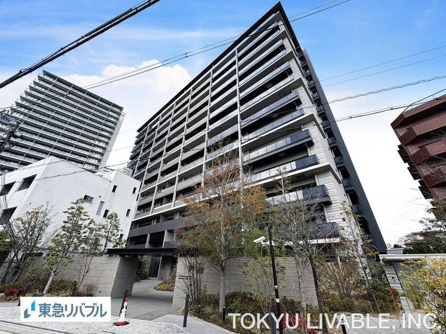 2LDK apartment in Hirakata, Osaka - Photo 1