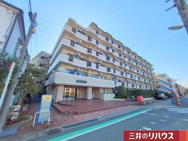 2LDK apartment in Katsushika Ward, Tokyo - Photo 1