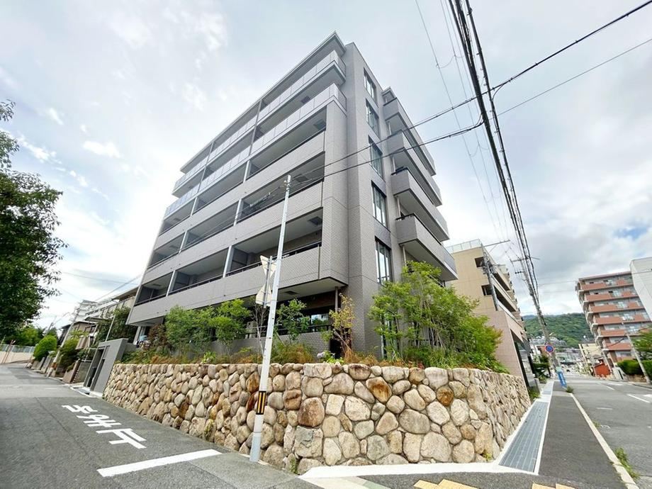 3LDK apartment in Higashinada Ward, Kobe, Hyogo - Photo 1