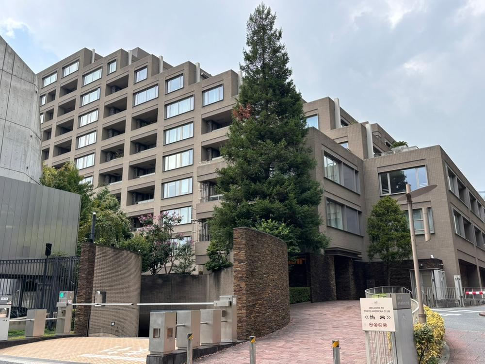 2LDK apartment in Minato Ward, Tokyo - Photo 1