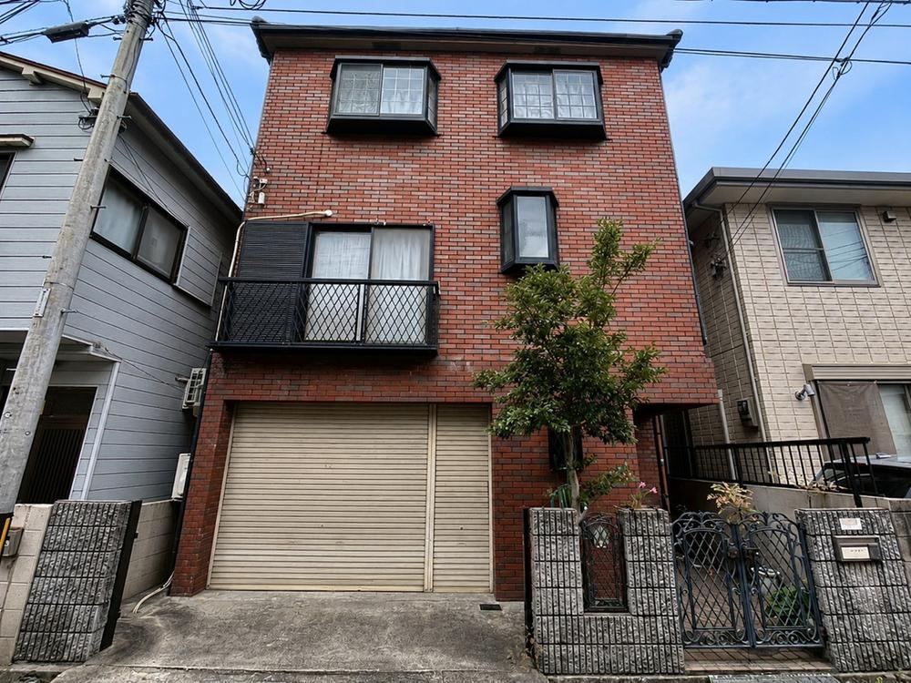 4LDK house in Takatsuki, Osaka - Photo 1