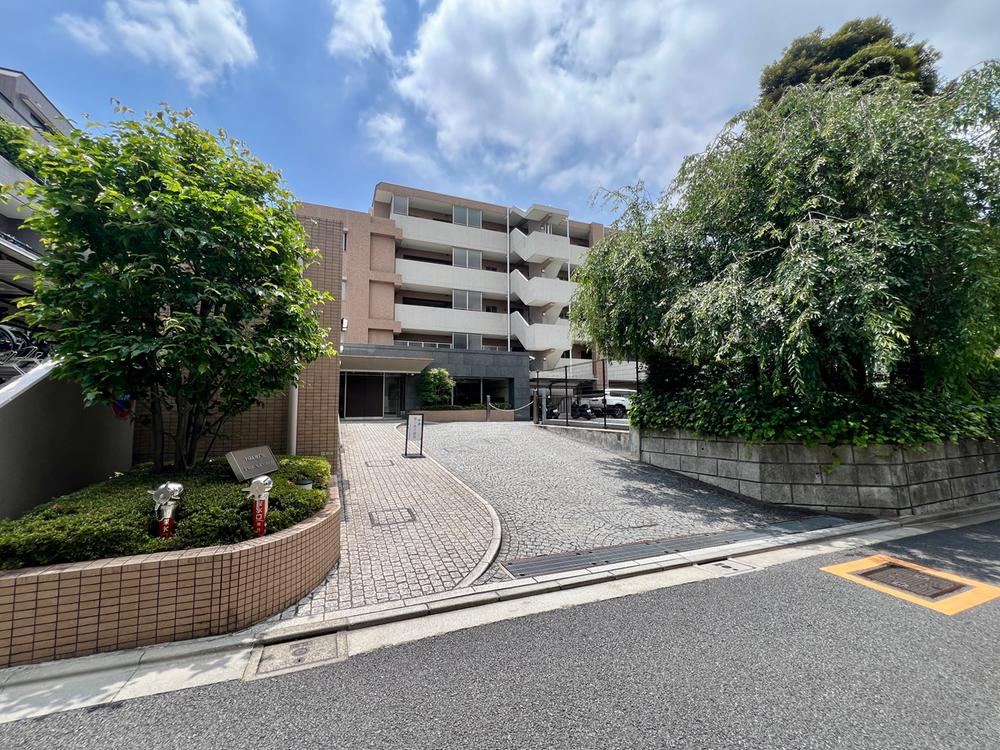 3LDK apartment in Bunkyo Ward, Tokyo - Photo 1