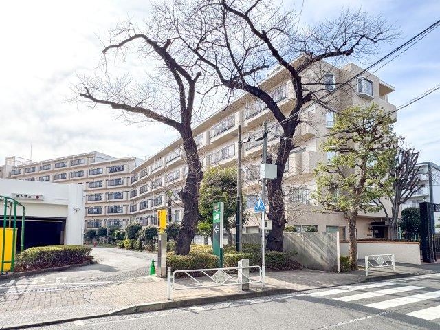 3DK apartment in Chofu, Tokyo - Photo 1