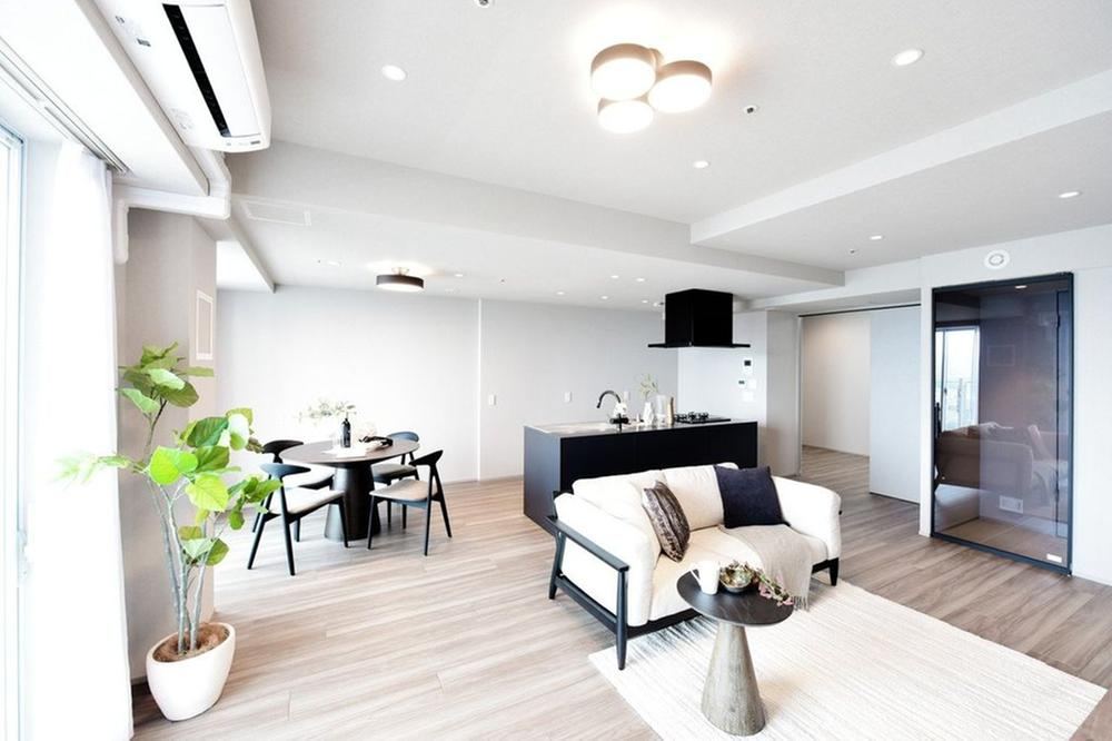 2LDK apartment in Chuo Ward, Kobe, Hyogo - Photo 1