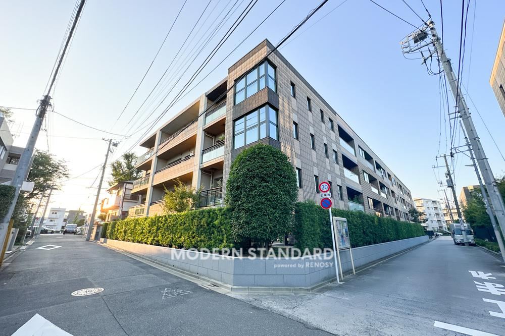 2LDK apartment in Shibuya Ward, Tokyo - Photo 1