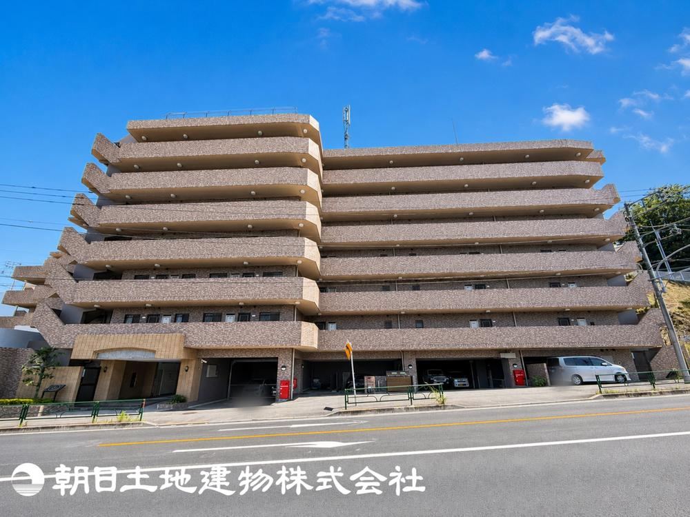 2LDK apartment in Hino, Tokyo - Photo 1