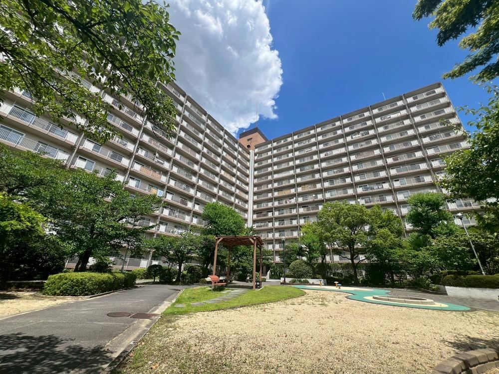 3LDK apartment in Hirakata, Osaka - Photo 1