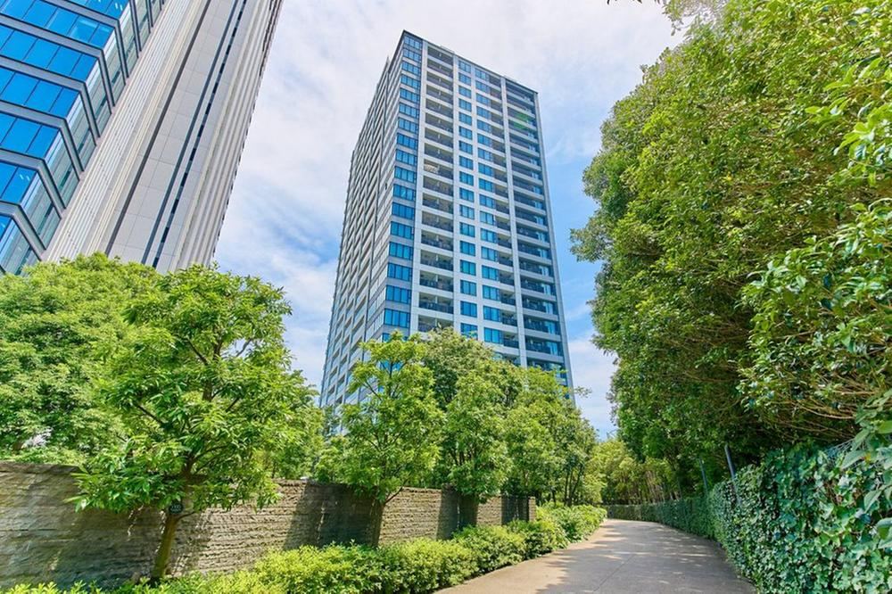 2LDK+S apartment in Shinjuku Ward, Tokyo - Photo 1