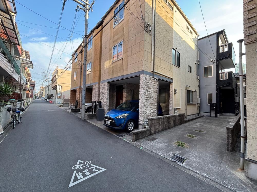 3LDK house in Higashinari Ward, Osaka - Photo 1