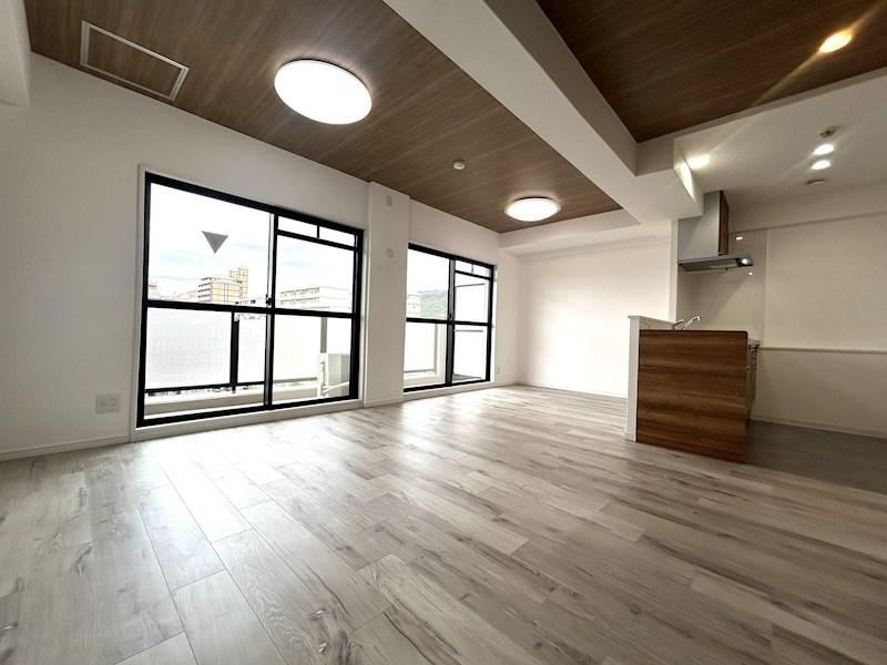 2LDK+S apartment in Higashinada Ward, Kobe, Hyogo - Photo 1
