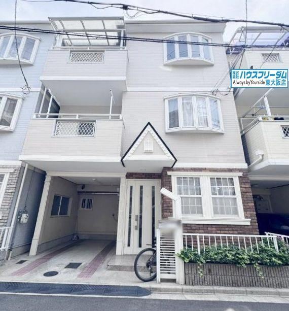 4LDK house in Higashiosaka, Osaka - Photo 1