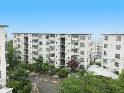 4DK apartment in Takatsuki, Osaka - Photo 1
