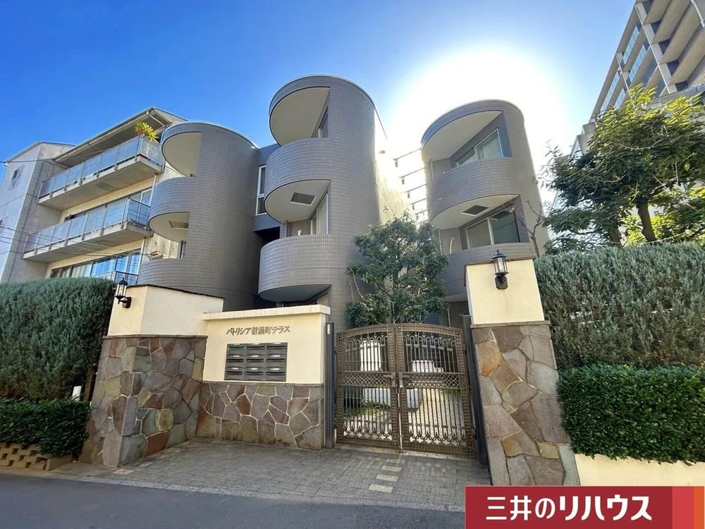 2LDK apartment in Shinjuku Ward, Tokyo - Photo 1