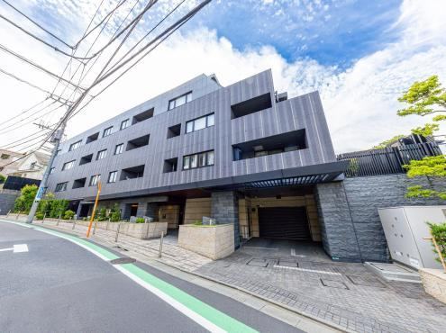 2LDK apartment in Meguro Ward, Tokyo - Photo 1