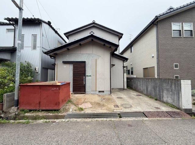 4LDK house in Kanazawa, Ishikawa - Photo 1