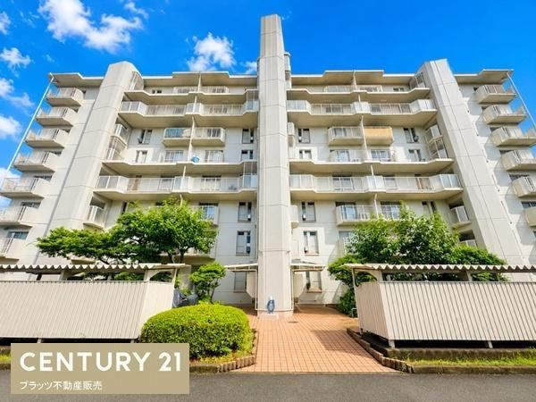 2LDK apartment in Suita, Osaka - Photo 1