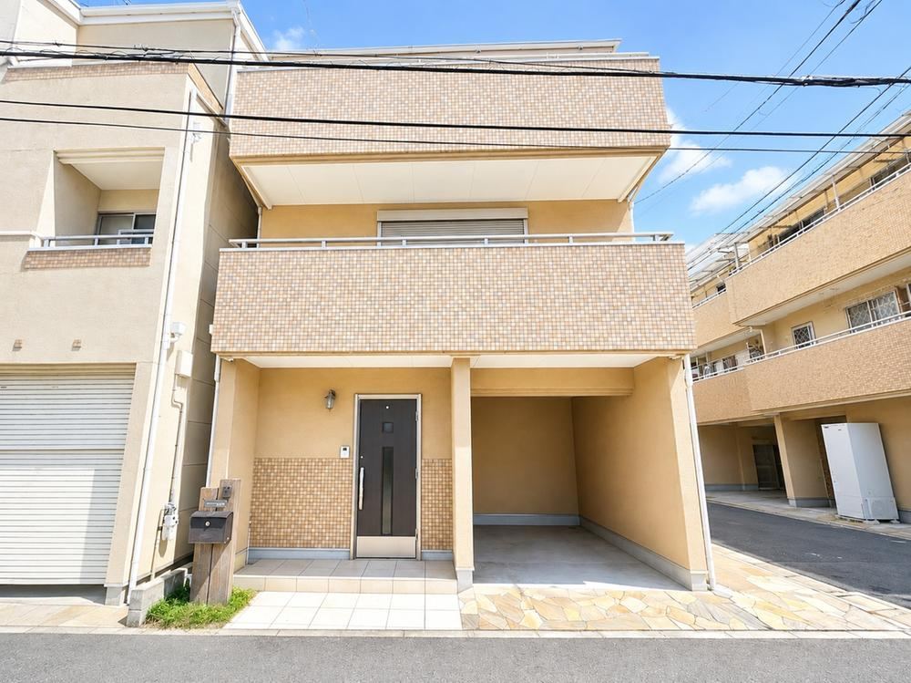 4LDK house in Kadoma, Osaka - Photo 1