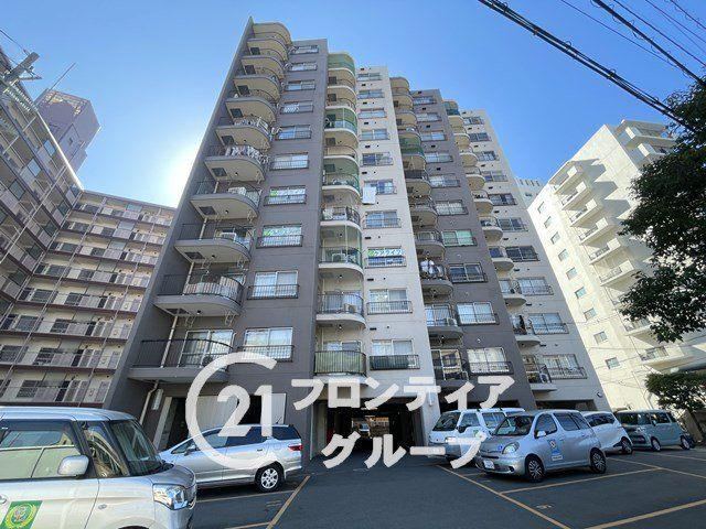 2LDK apartment in Hirakata, Osaka - Photo 1