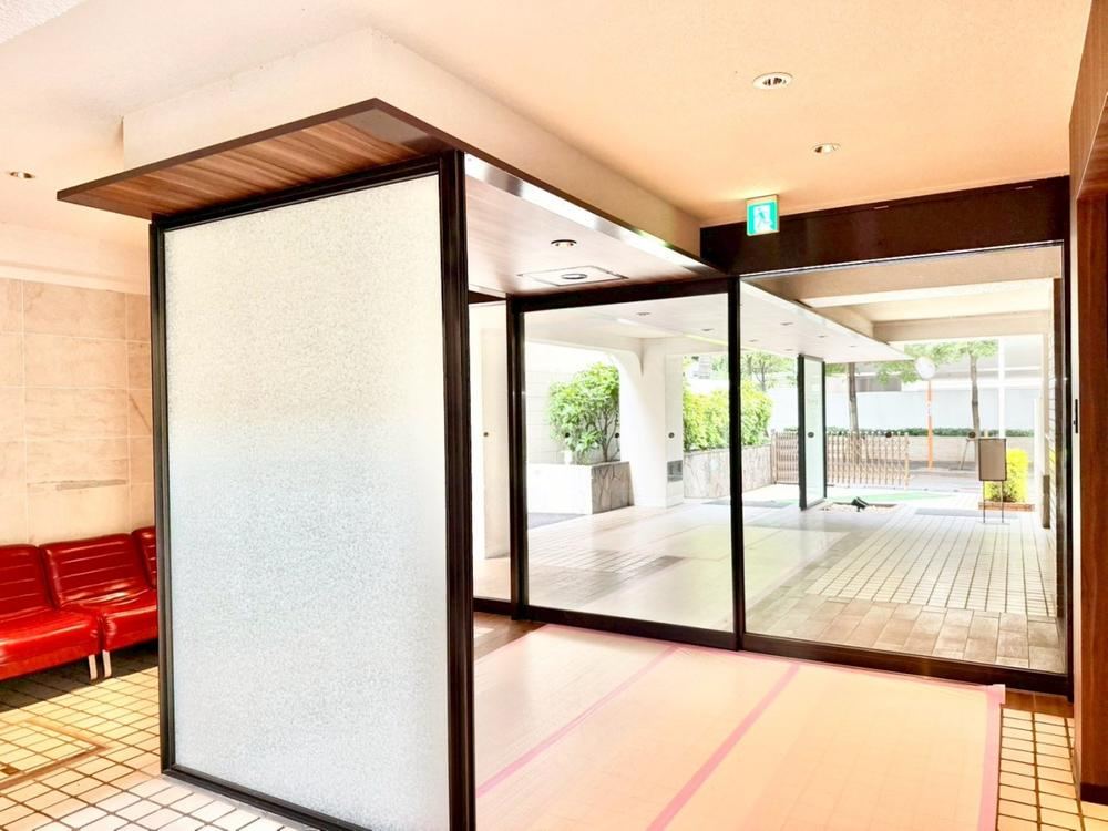 2LDK+S apartment in Minato Ward, Tokyo - Photo 1