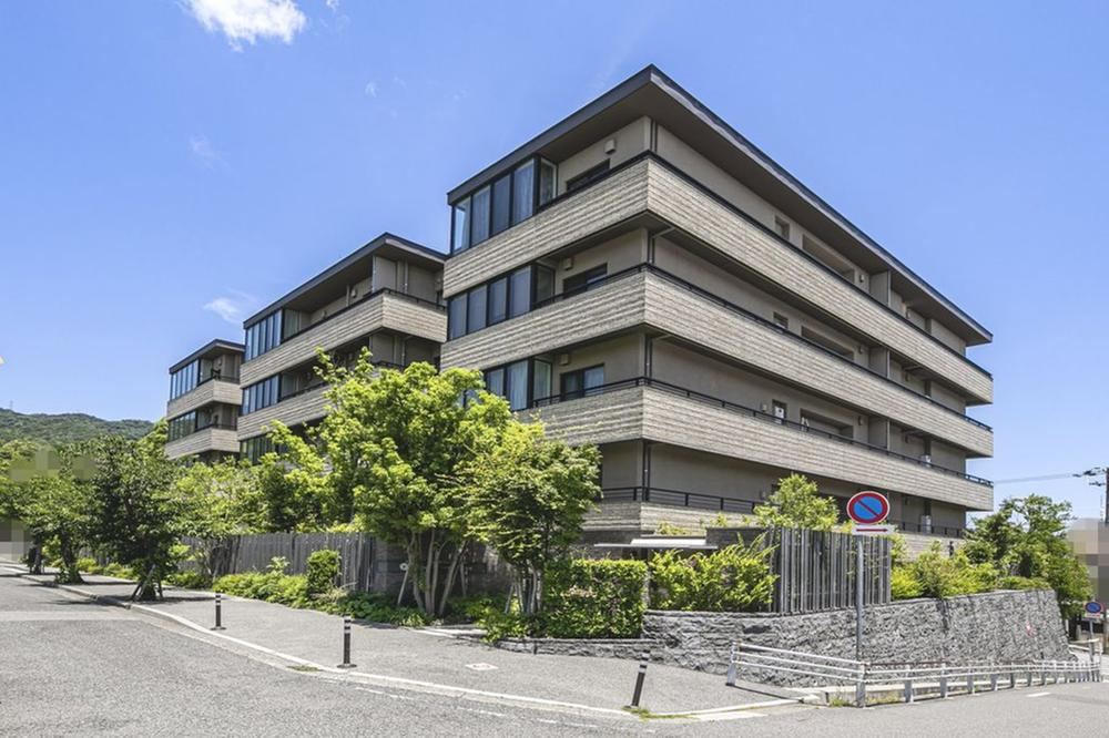 2LDK apartment in Ashiya, Hyogo - Photo 1