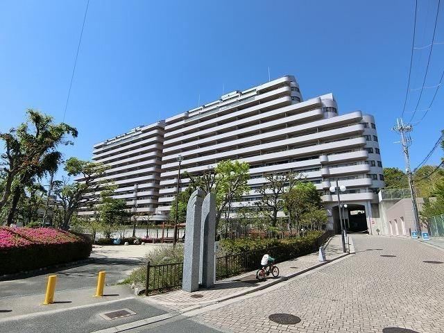 1LDK apartment in Suita, Osaka - Photo 1