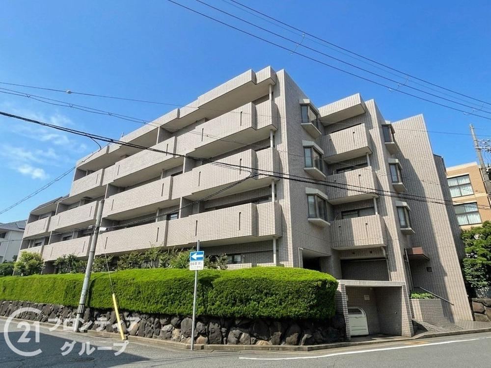 3LDK apartment in Nishinomiya, Hyogo - Photo 1