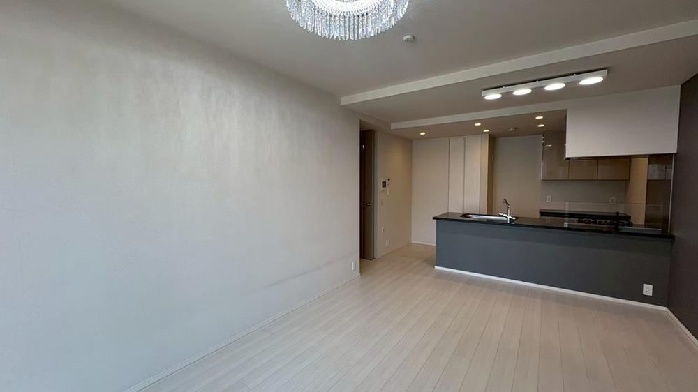 2LDK+2S apartment in Minato Ward, Tokyo - Photo 1