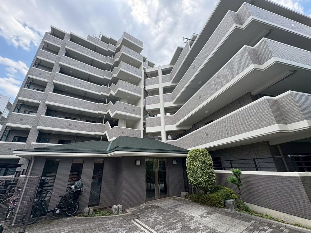 3LDK apartment in Shinjuku Ward, Tokyo - Photo 1