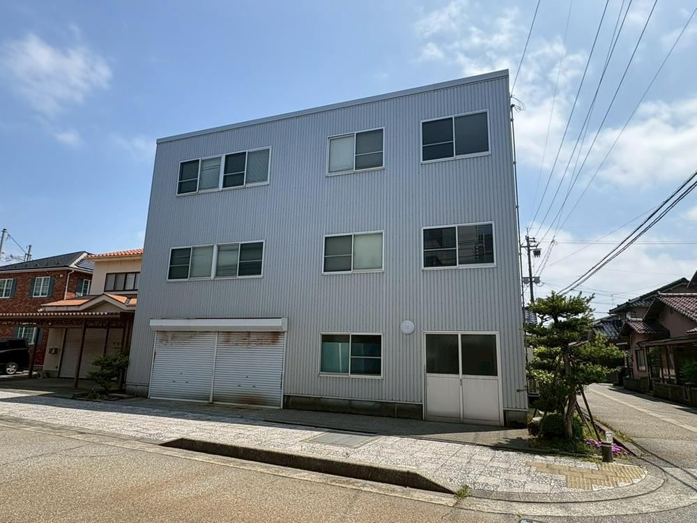 198 m² house in Hakusan, Ishikawa - Photo 1