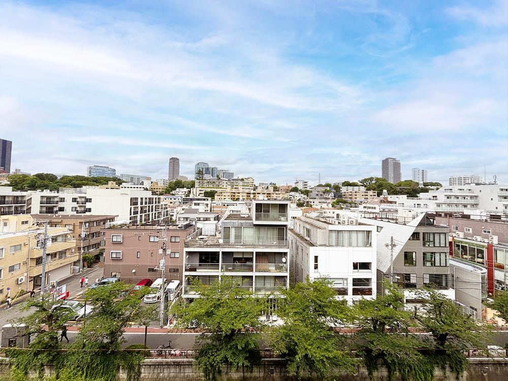 2LDK apartment in Meguro Ward, Tokyo - Photo 1