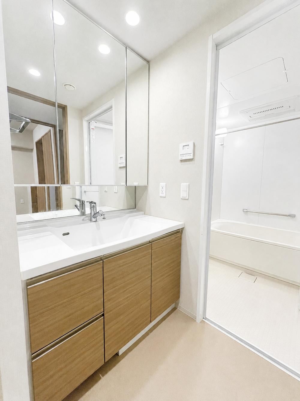 2LDK apartment in Yodogawa Ward, Osaka - Photo 1