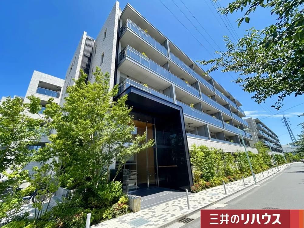 2LDK apartment in Meguro Ward, Tokyo - Photo 1
