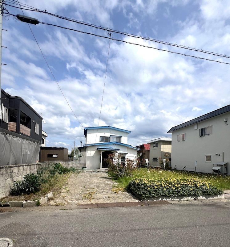 355 m² land in Hirosaki, Aomori - Photo 1