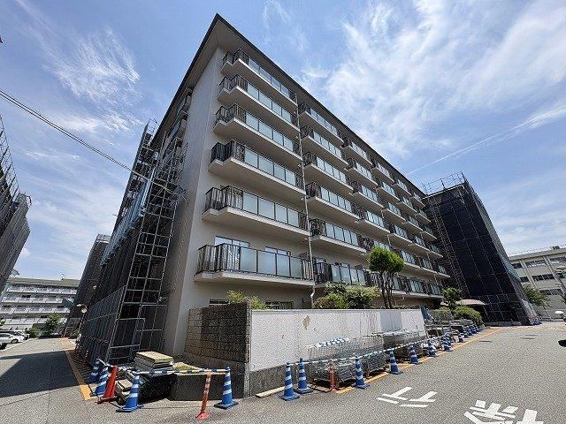 2LDK apartment in Takarazuka, Hyogo - Photo 1