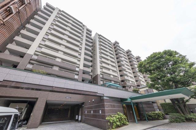 2LDK+S apartment in Shinjuku Ward, Tokyo - Photo 1