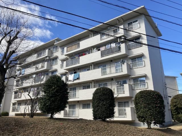 2LDK apartment in Hino, Tokyo - Photo 1