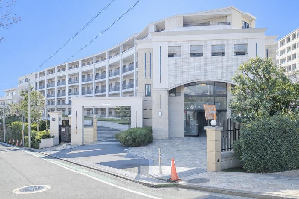 2LDK apartment in Naka Ward, Yokohama, Kanagawa - Photo 1