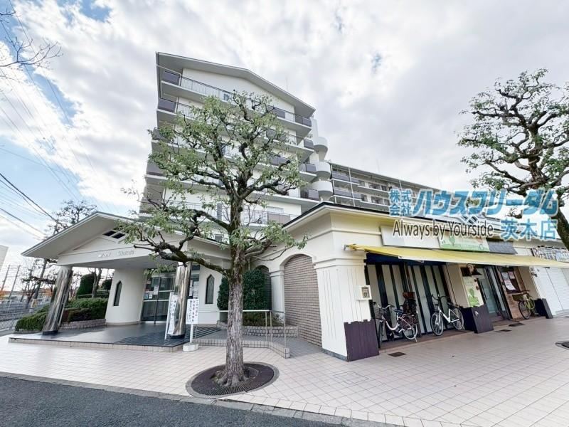 2LDK apartment in Takatsuki, Osaka - Photo 1