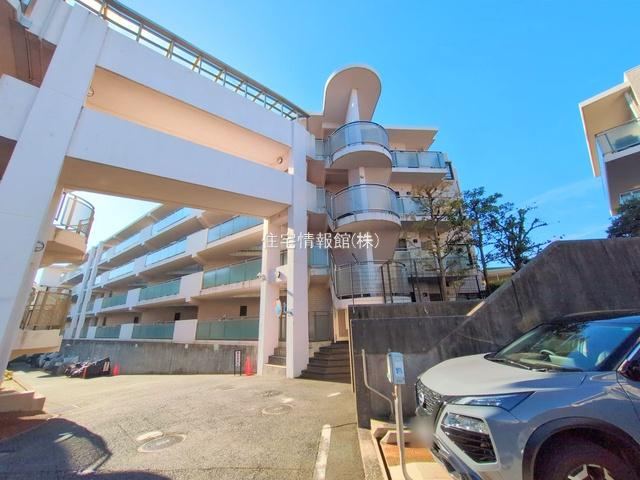 3LDK apartment in Sakae Ward, Yokohama, Kanagawa - Photo 1